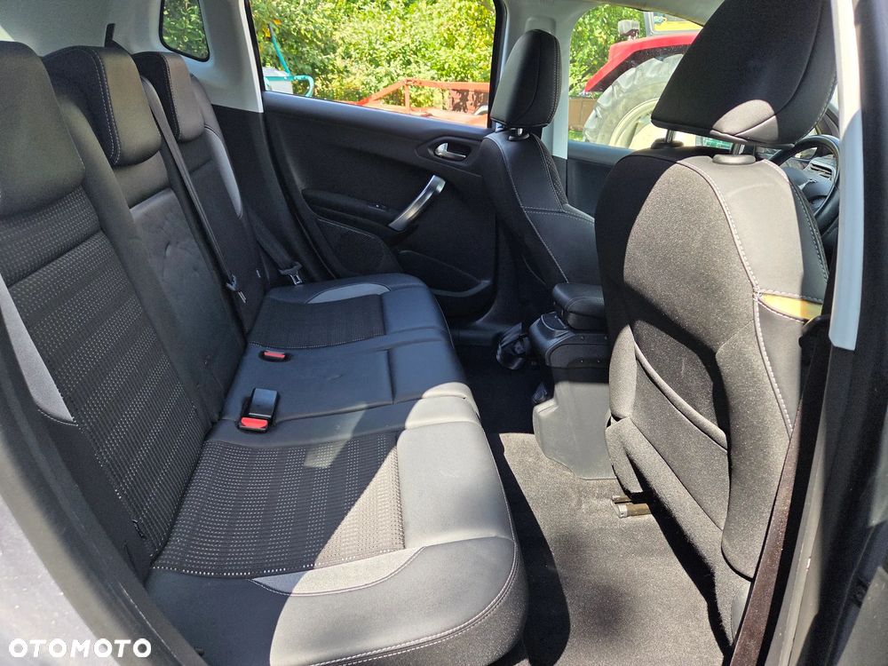 Peugeot 2008 1.2 PureTech Allure S&S - 11