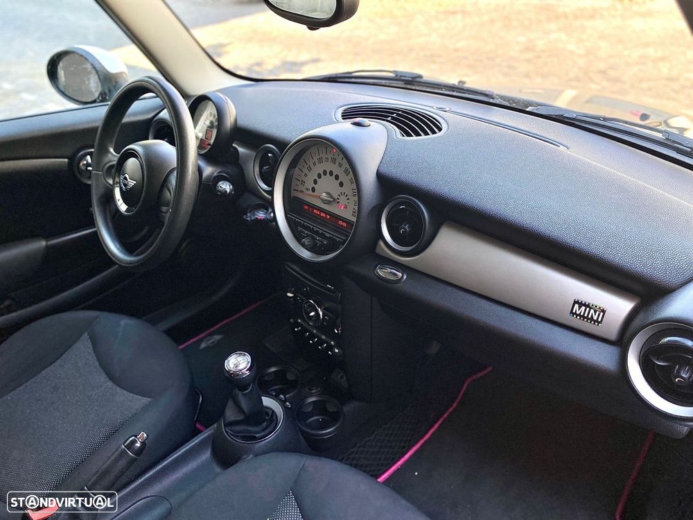 MINI 3 Portas One D - 18