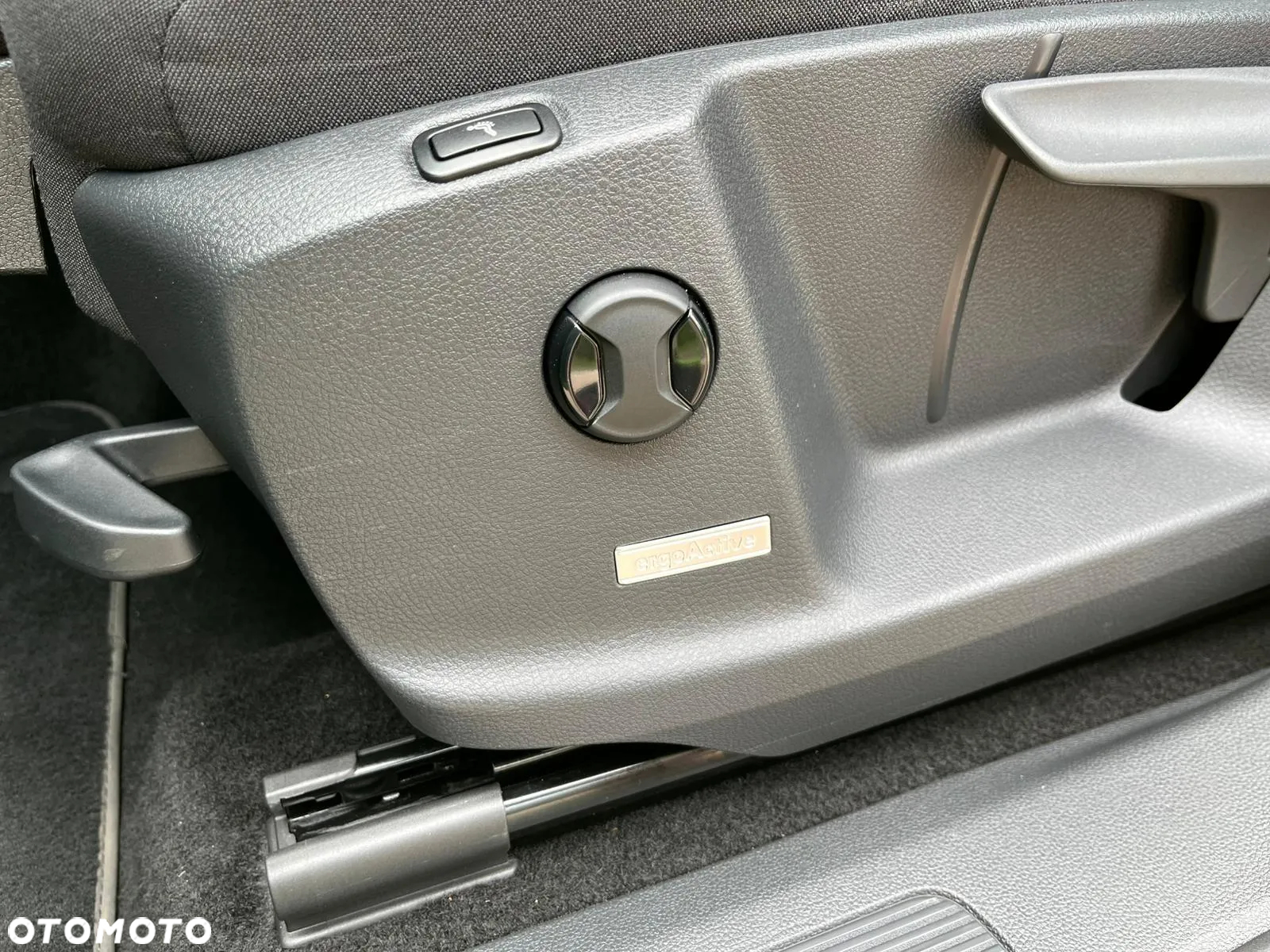 Volkswagen Touran - 11