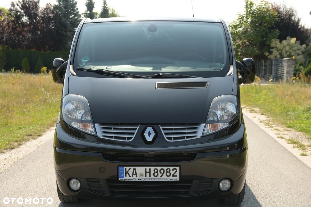 Renault Trafic Grand Passenger Black Edition - 12