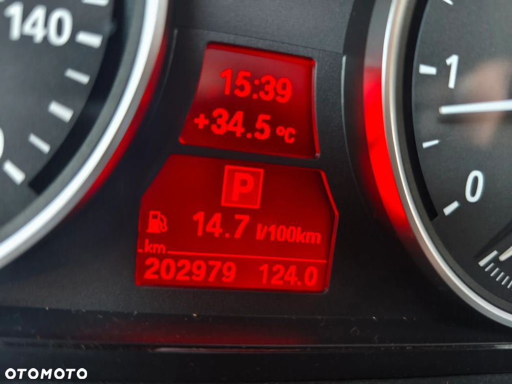 BMW Seria 5 550i - 28