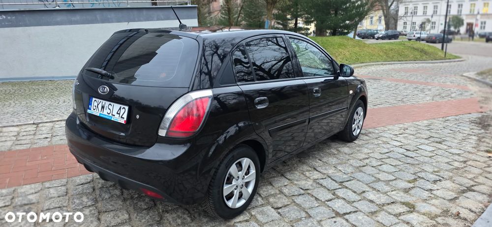 Kia Rio 1.4 Family + - 7