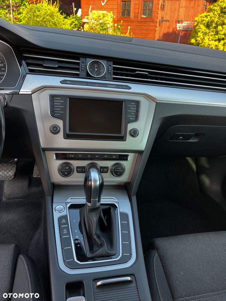 Volkswagen Passat 2.0 TDI SCR Comfortline DSG - 10