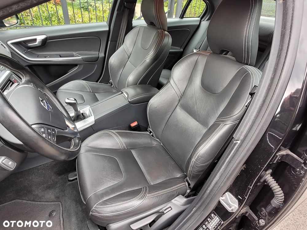 Volvo S60 D3 Linje Svart - 17