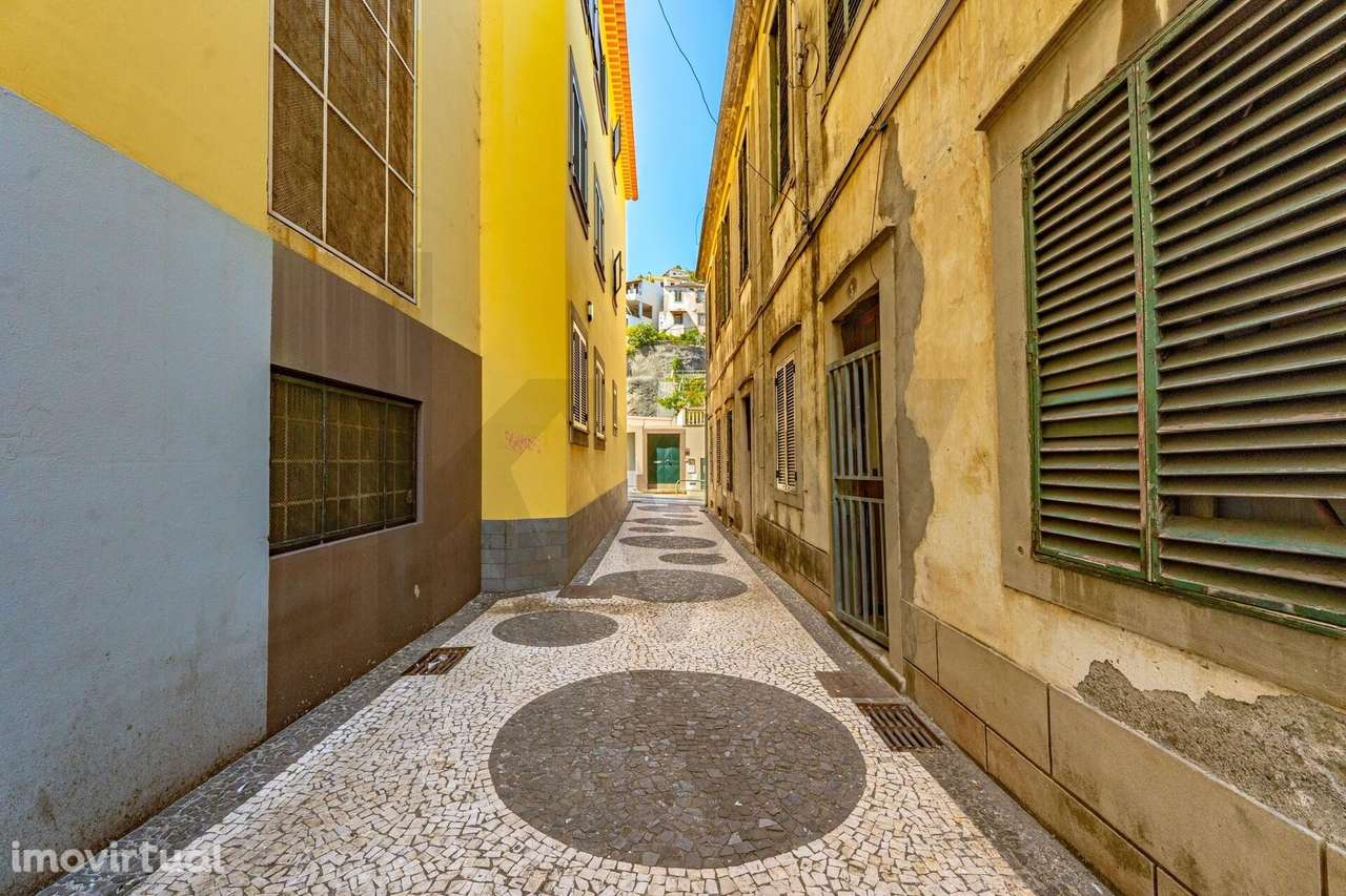 Predio para recuperar no centro do Funchal - Grande imagem: 4/41