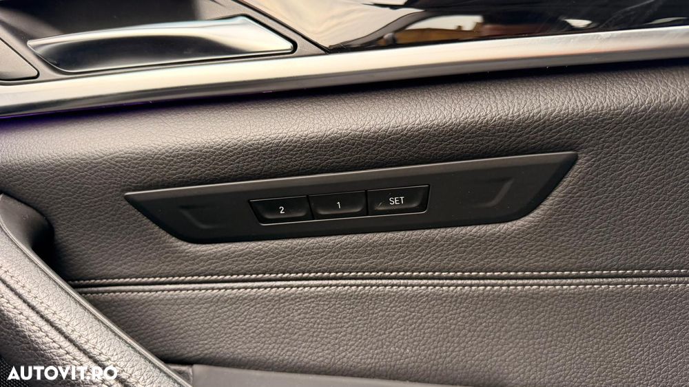 BMW Seria 5 520i Aut. Luxury Line - 29