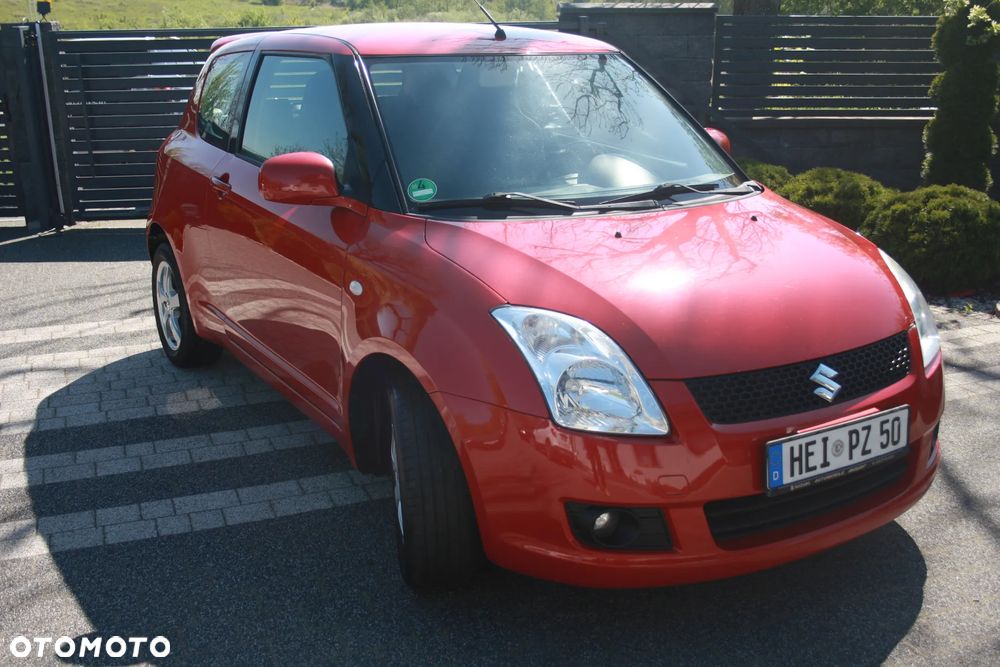Suzuki Swift 1.3 Sunlight Edition - 1