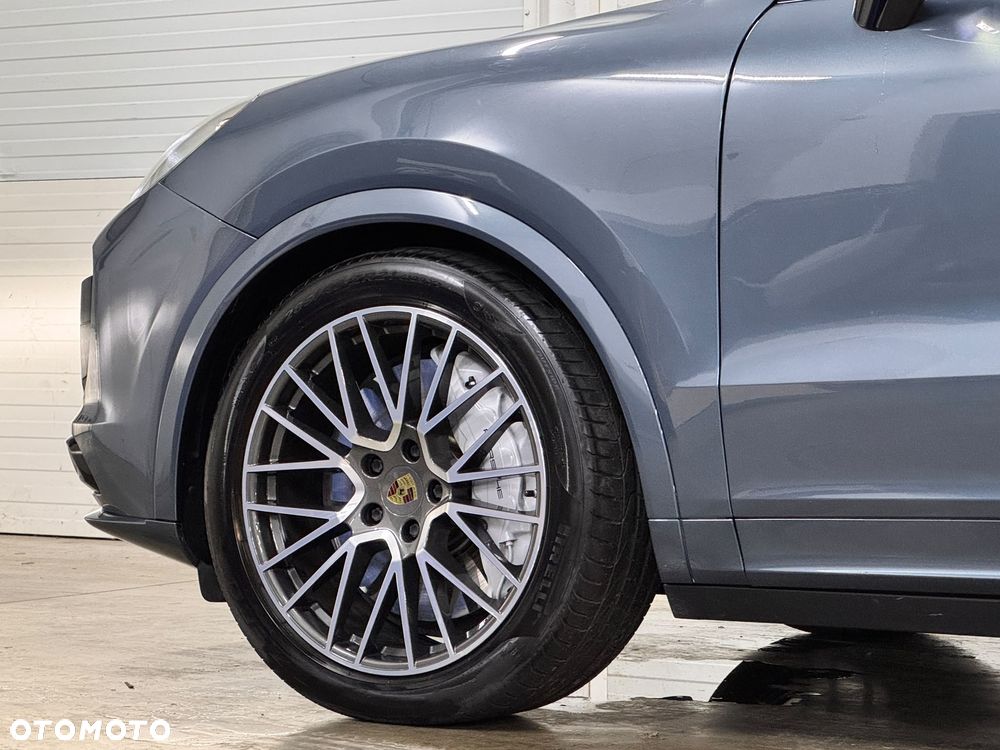 Porsche Cayenne - 4