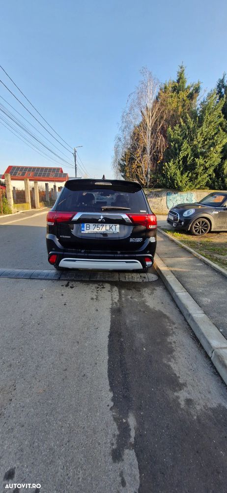 Mitsubishi Outlander PHEV 2.4 L 4X4 Instyle+ - 14