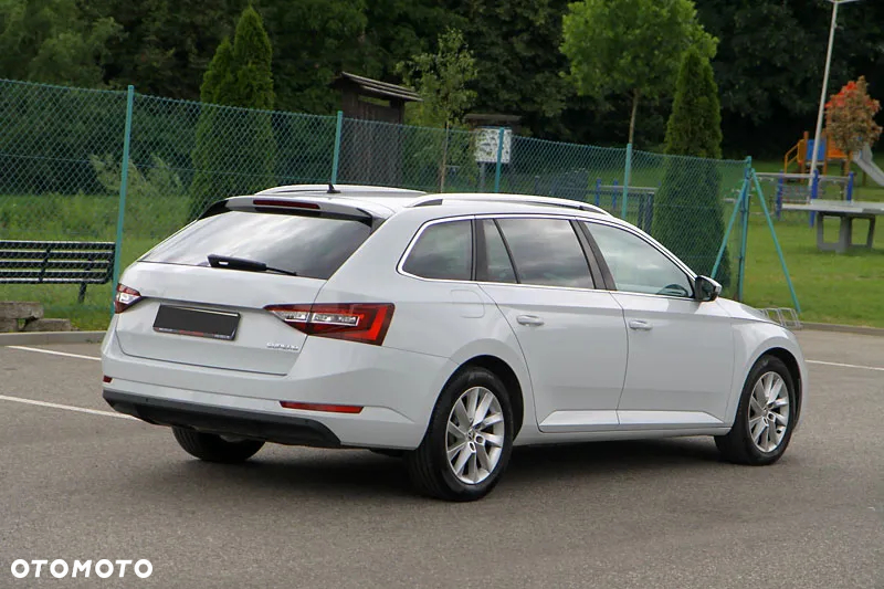 Skoda Superb 2.0 TDI DSG Ambition - 2