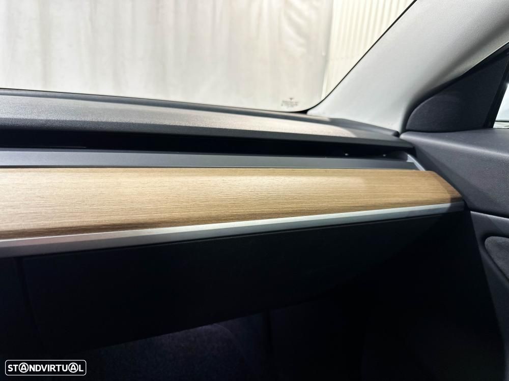Tesla Model 3 Long-Range Dual Motor AWD - 32