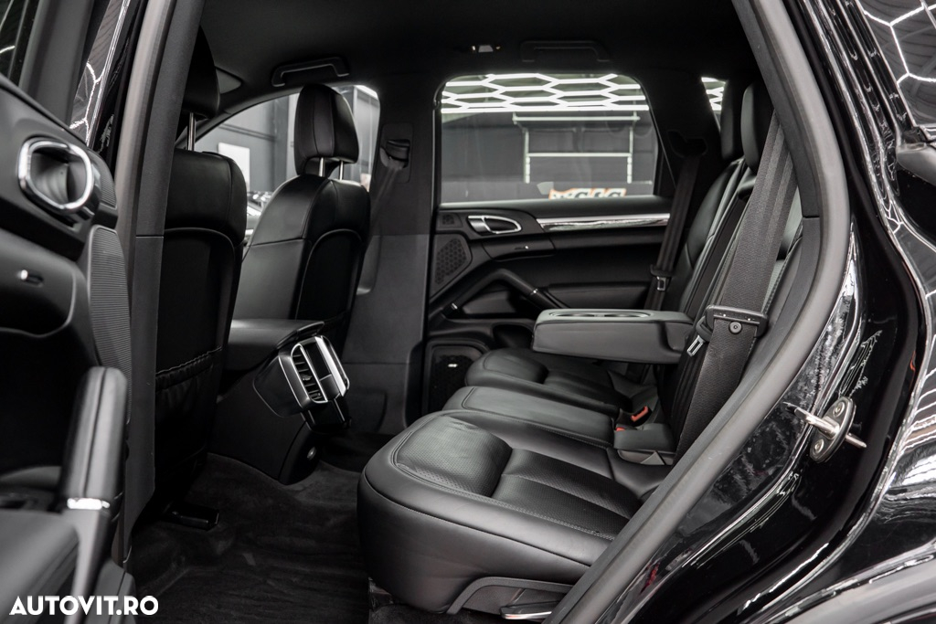 Porsche Cayenne S Diesel Platinum Edition - 17
