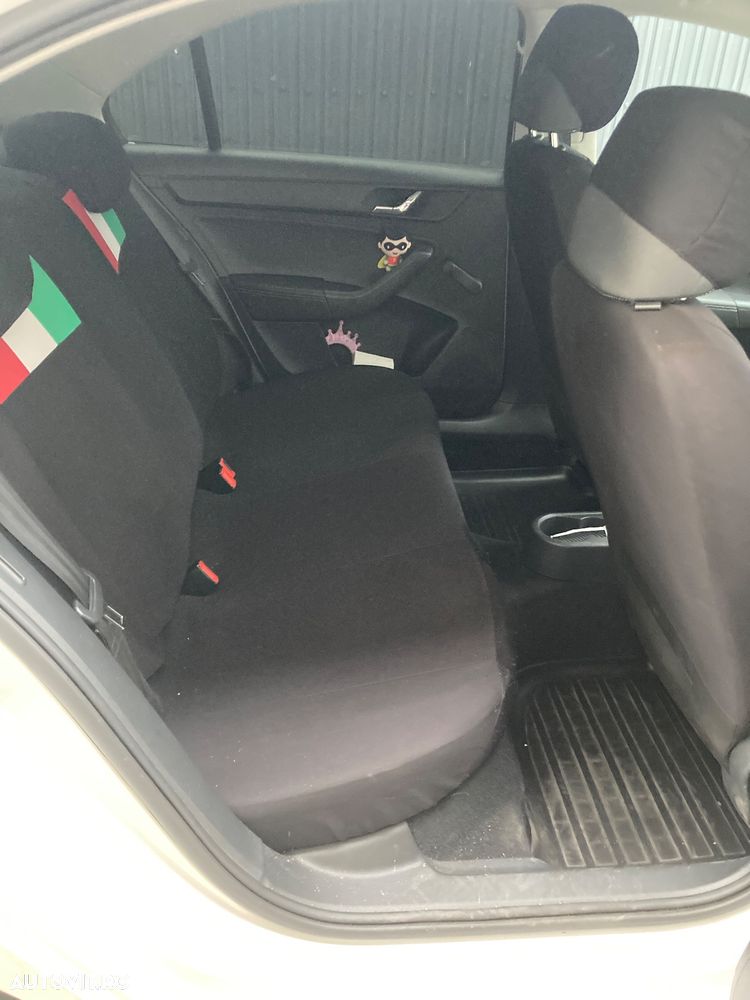 Skoda RAPID 1.4 TDI DSG Style - 9