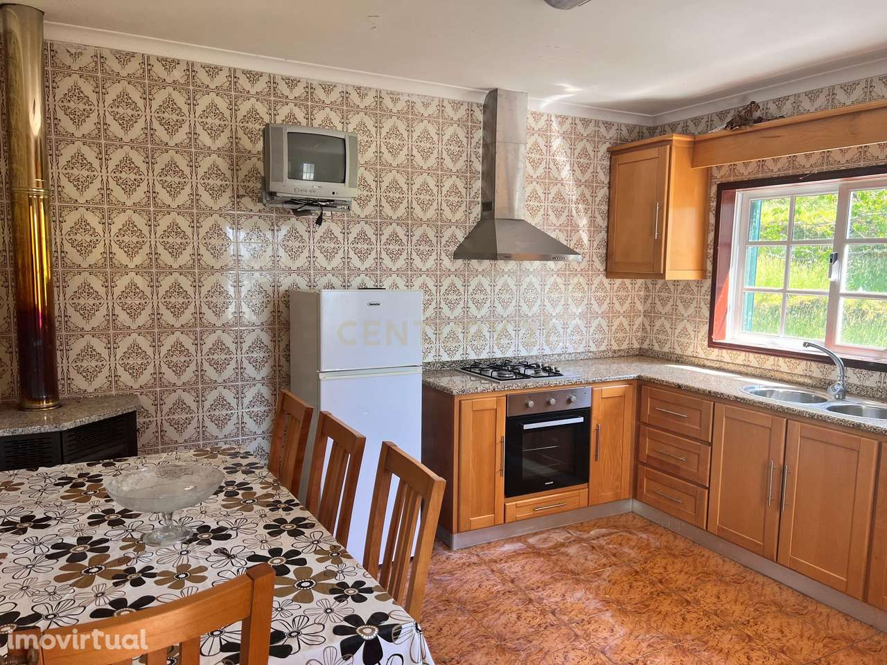 Casa com 333m², contendo 5 quartos, uma loja no térreo, área externa e - Grande imagem: 3/30