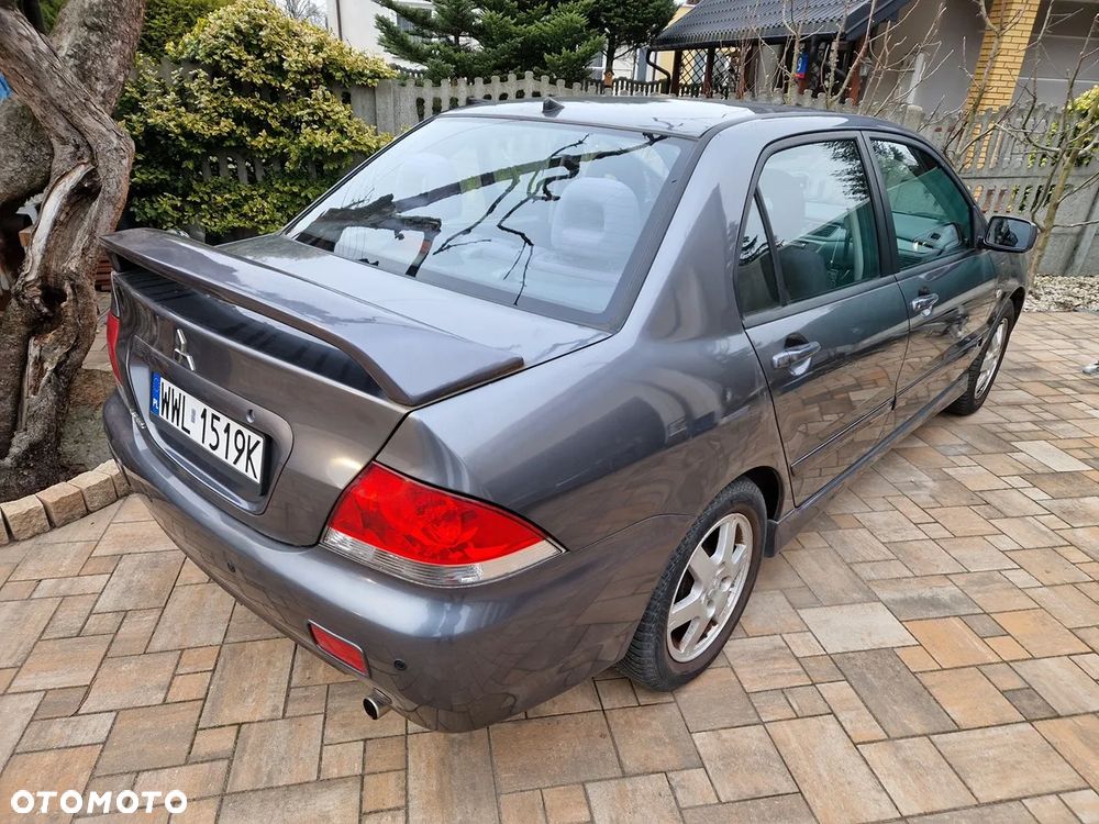 Mitsubishi Lancer 1.6 Invite - 2