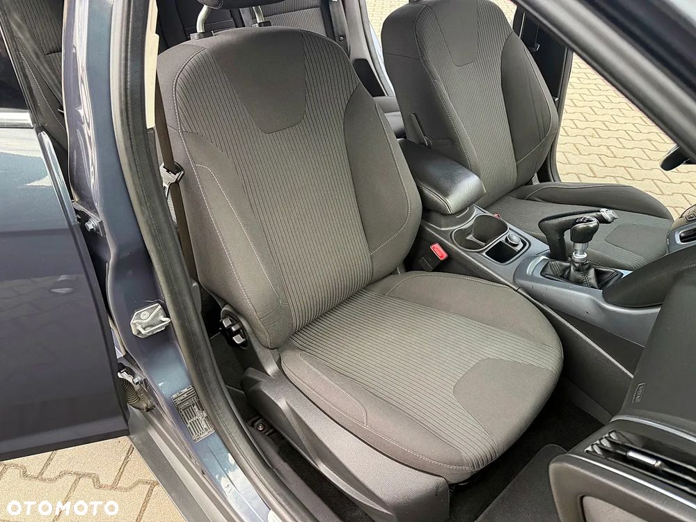Ford Focus - 32