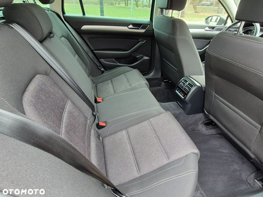 Volkswagen Passat - 7
