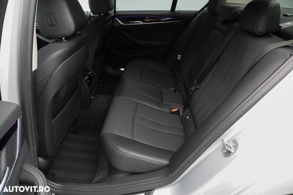 BMW Seria 5 520i Aut. Sport Line - 9