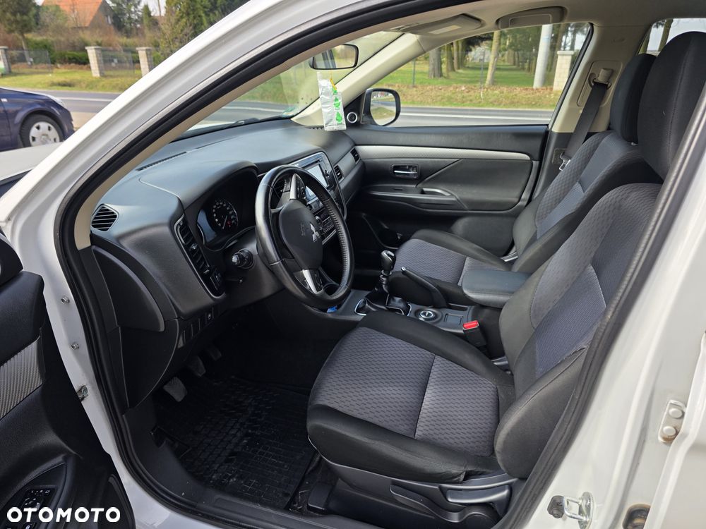 Mitsubishi Outlander 2.2 DI-D 4WD Invite - 23