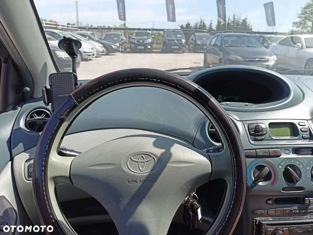 Toyota Yaris - 8