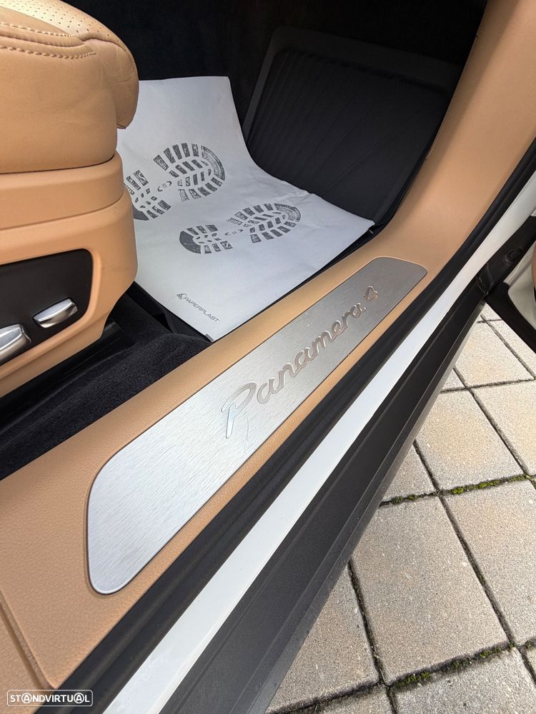 Porsche Panamera Sport Turismo 4 E-Hybrid 10 Years Edition - 30