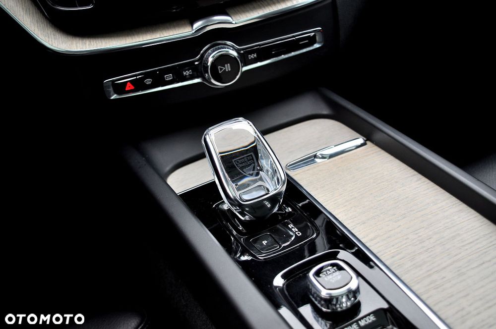 Volvo XC 60 T8 AWD Plug-In Hybrid Inscription - 32