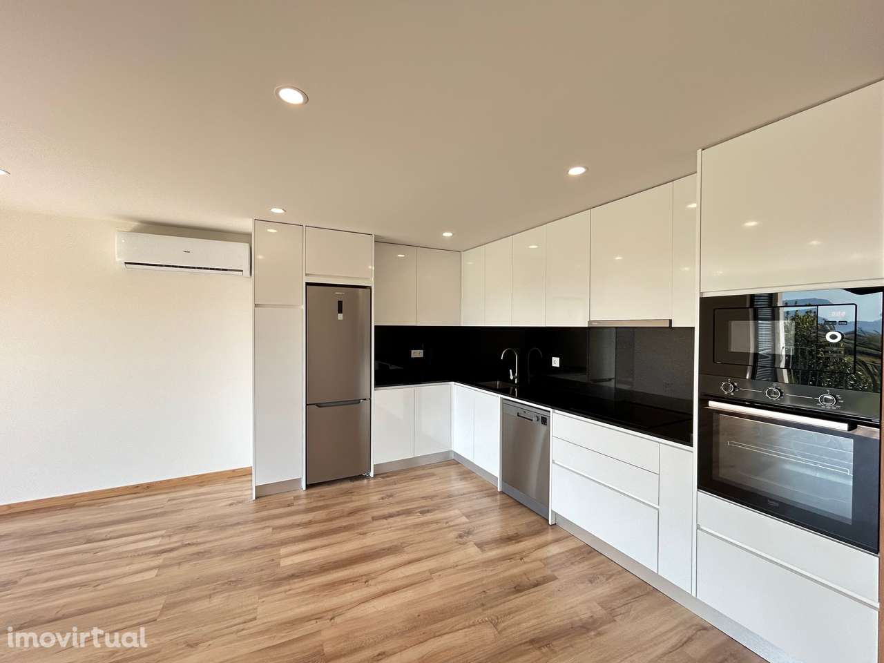 T2 Novo c/Cozinha Equipada,Varandas, Suíte, Ar condicionado, em Braga. - Grande imagem: 4/22