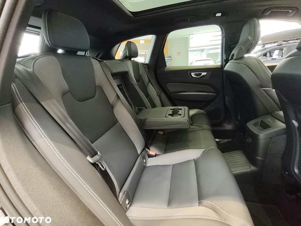 Volvo XC 60 T6 Plug-In Hybrid AWD Plus Black Edition - 20