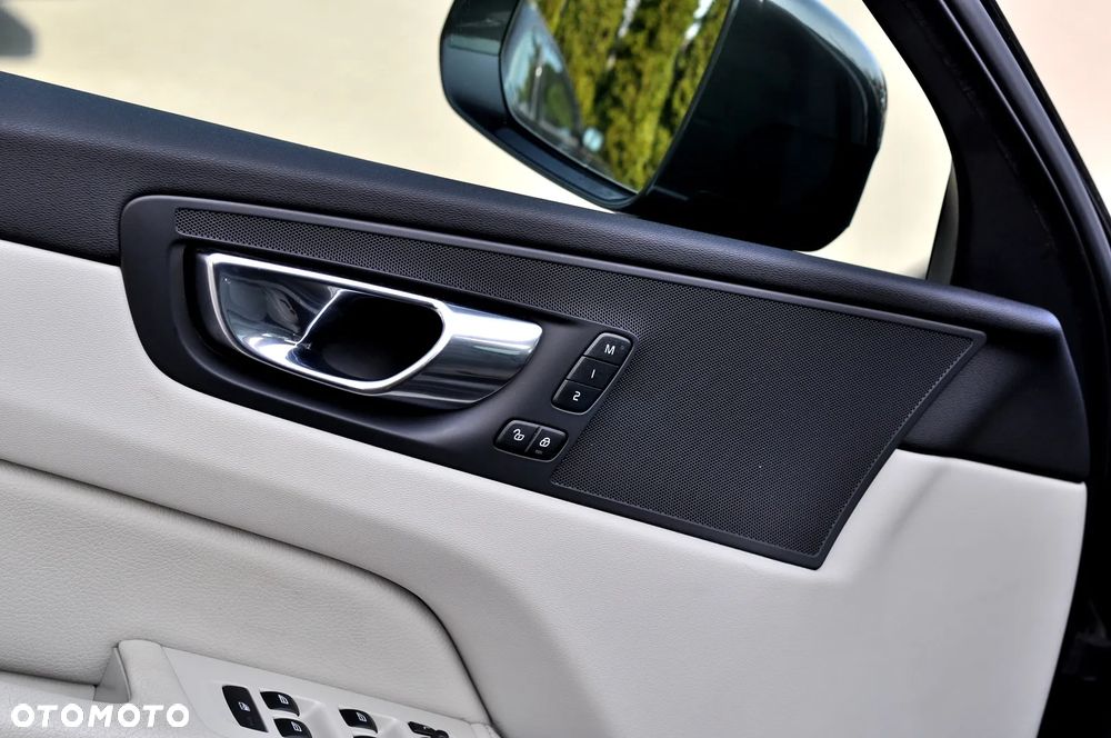 Volvo XC 60 T6 AWD Recharge Geartronic Inscription - 27