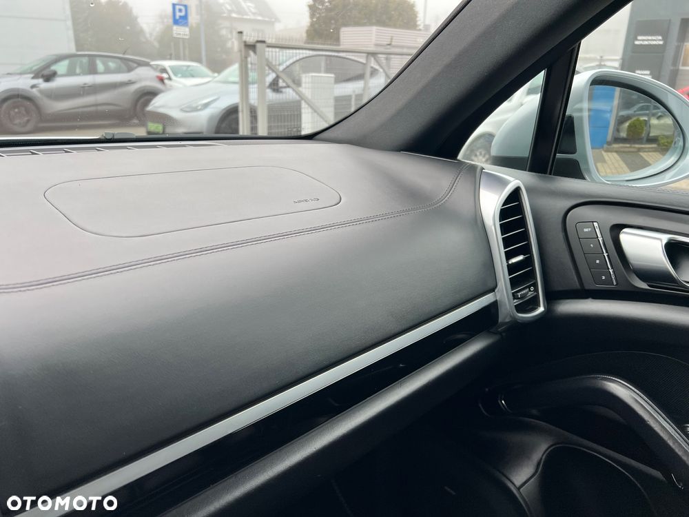 Porsche Cayenne S E-Hybrid - 18