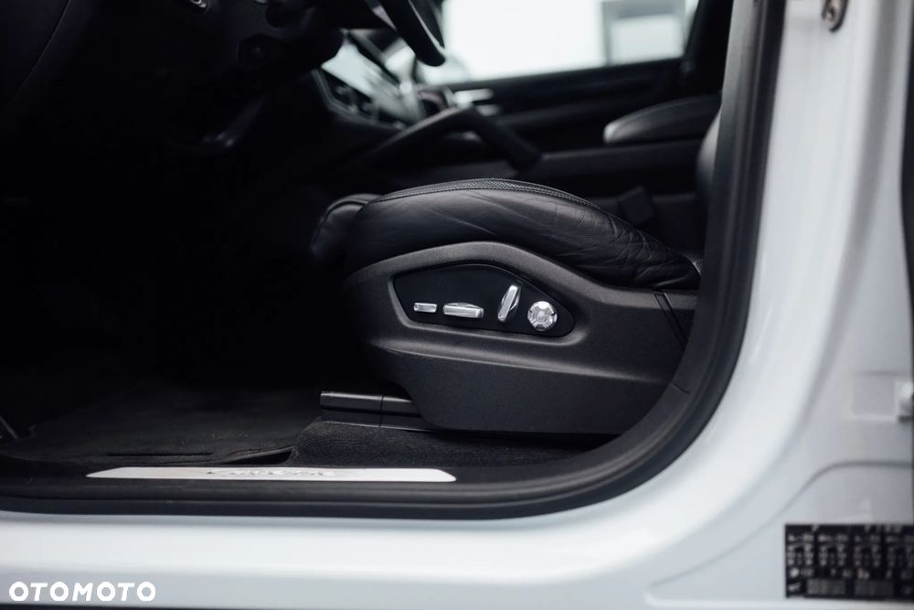 Porsche Cayenne Standard - 33