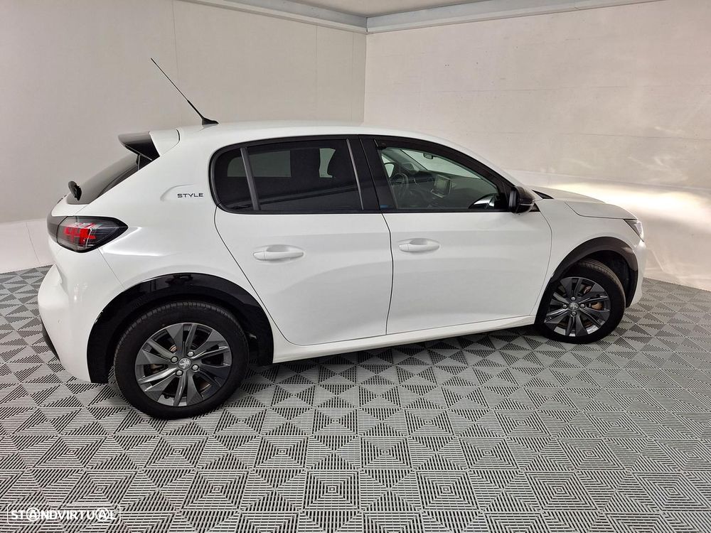 Peugeot e-208 E-Style - 25
