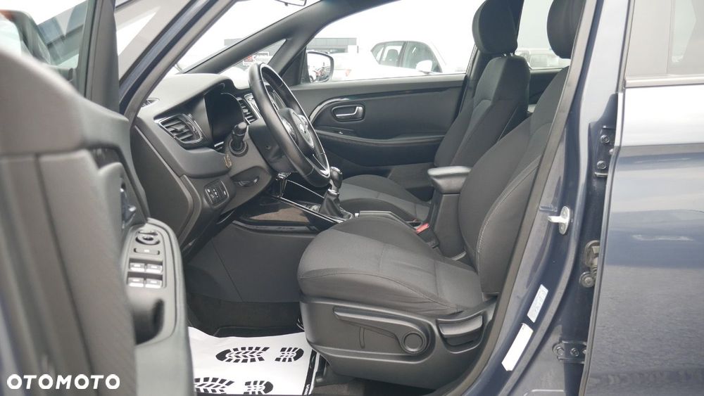 Kia Carens - 14