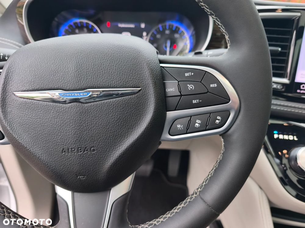 Chrysler Pacifica - 14