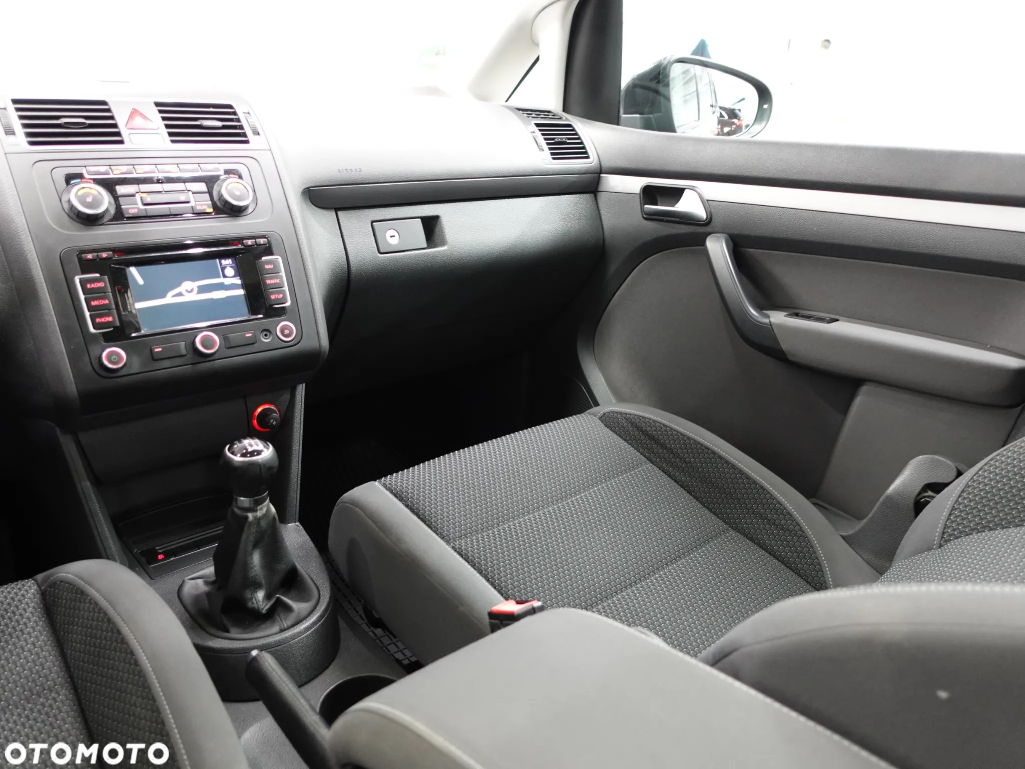Volkswagen Touran 2.0 TDI DPF Comfortline - 34