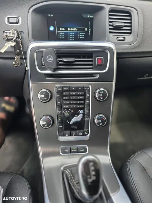 Volvo V60 D6 Plug-In-Hybrid AWD Geartronic Summum - 2