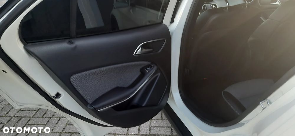 Mercedes-Benz GLA 180 (CDI) d Urban - 7