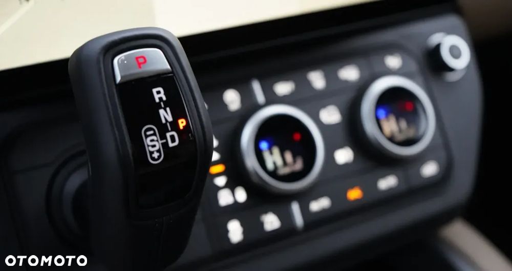 Land Rover Defender - 27