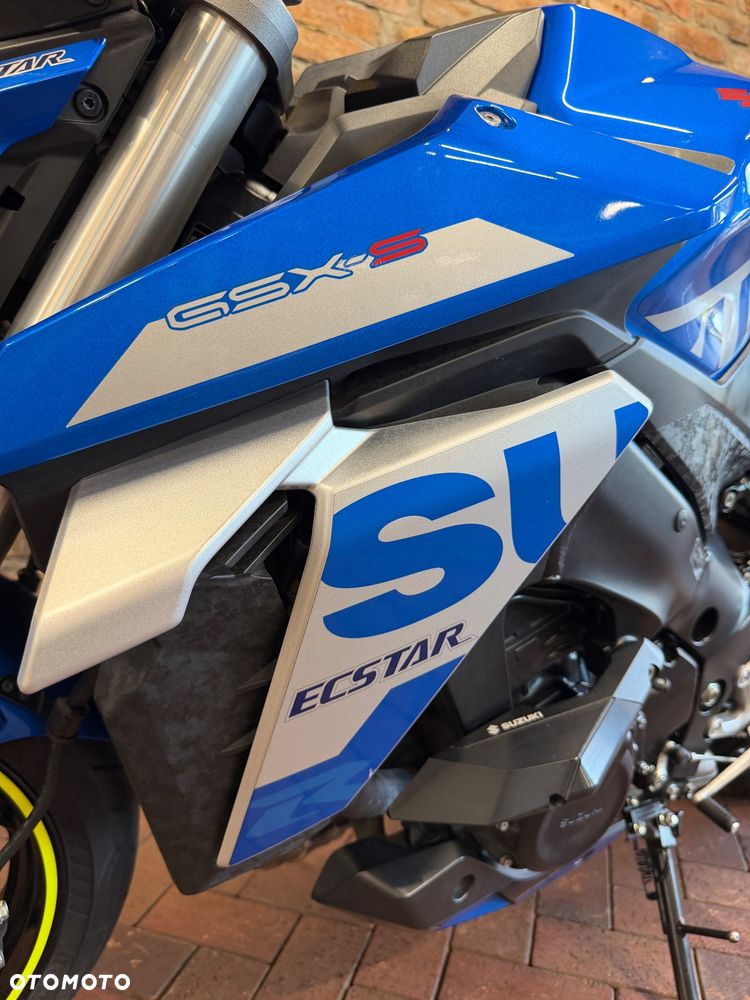 Suzuki GSX - 19