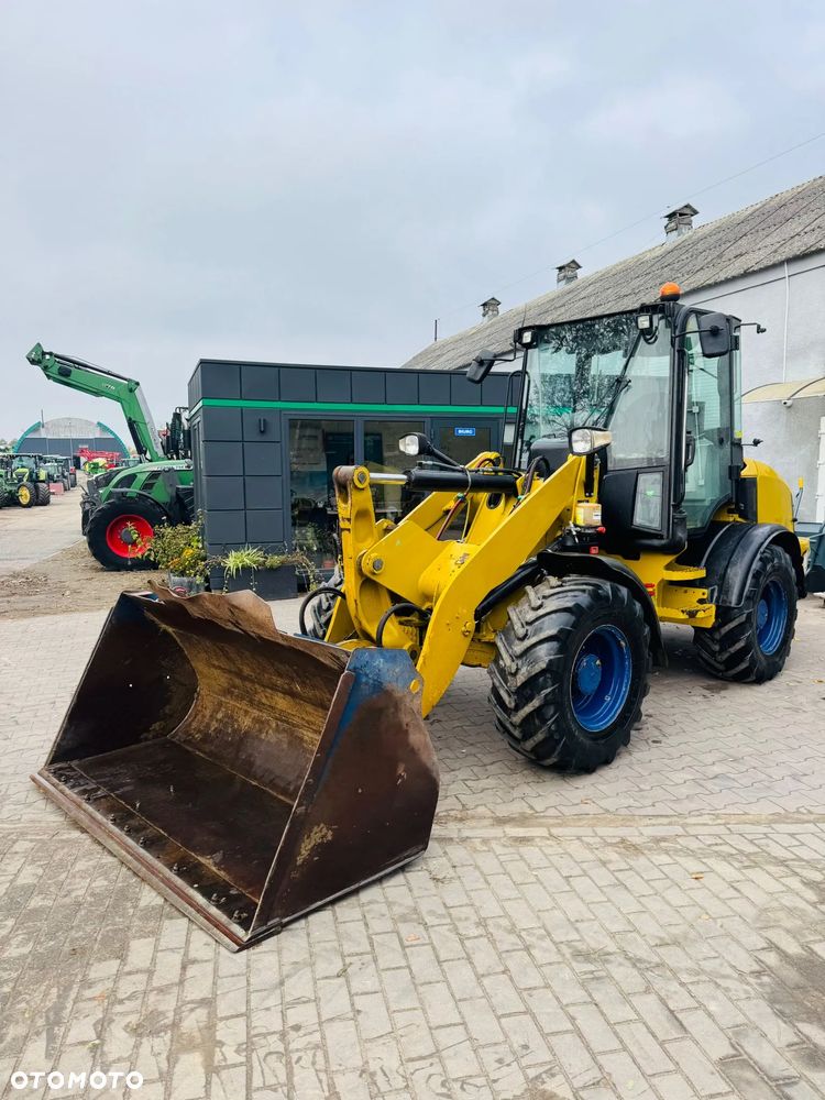 Caterpillar 908H - 3