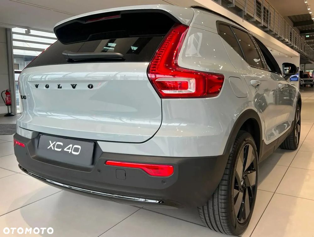 Volvo XC 40 B4 AWD Plus Dark - 4