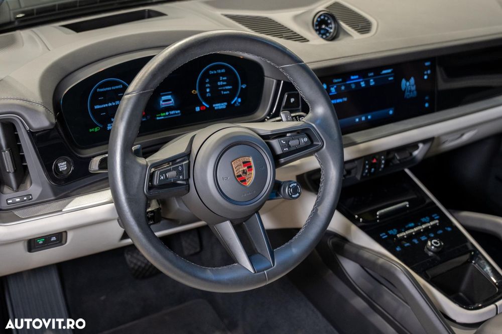 Porsche Cayenne - 26