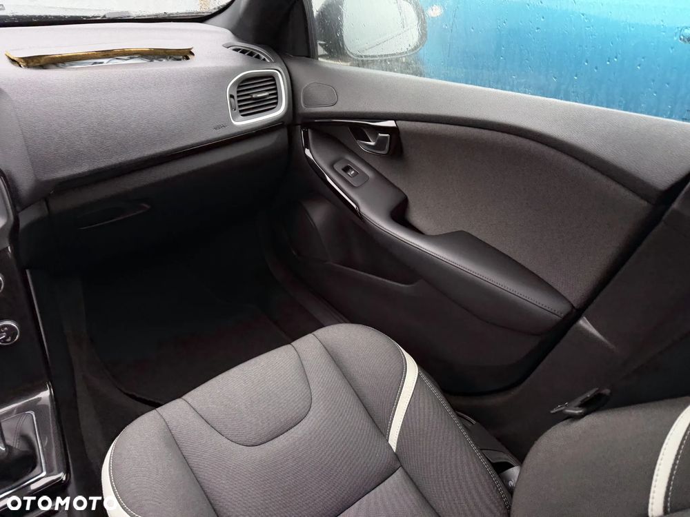 Volvo V40 T2 Momentum - 12