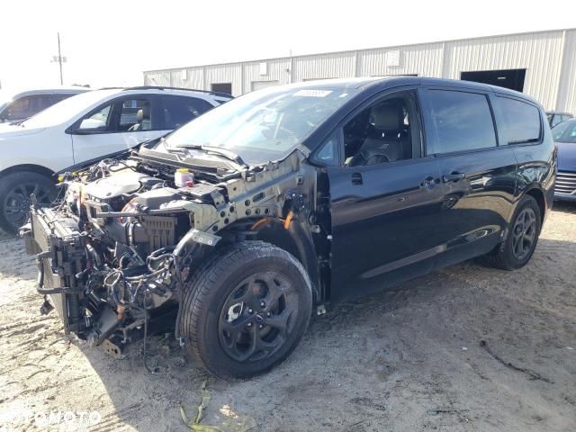 Chrysler Pacifica - 14