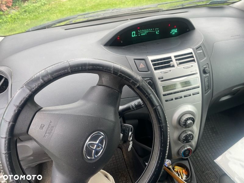 Toyota Yaris - 9