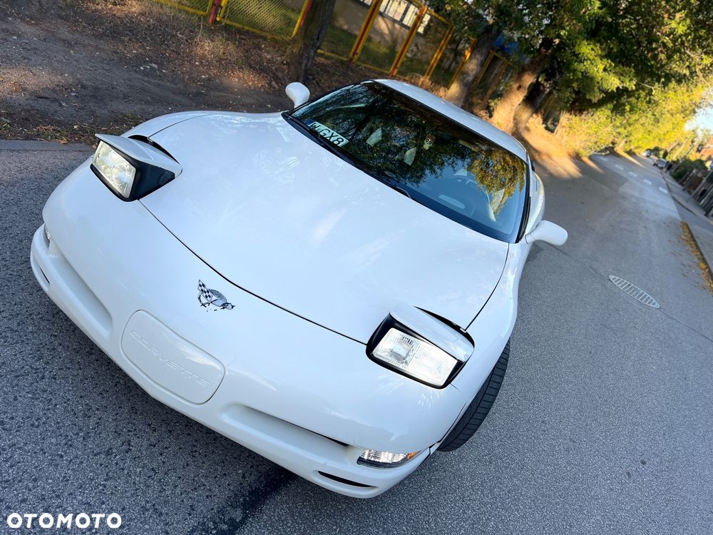 Chevrolet Corvette - 4