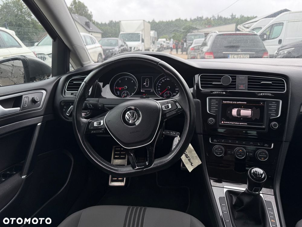 Volkswagen Golf - 10