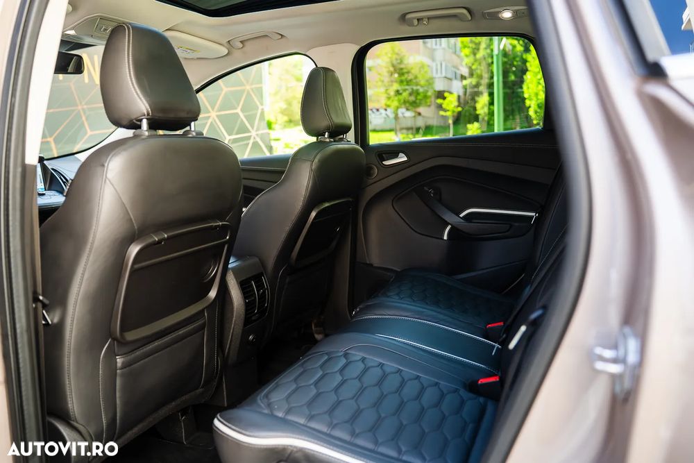 Ford Kuga 2.0 TDCi 4WD Powershift Vignale - 23