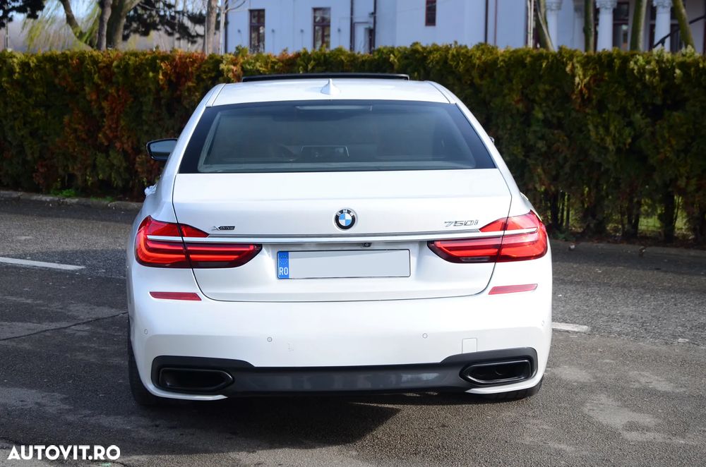 BMW Seria 7 750i xDrive - 12
