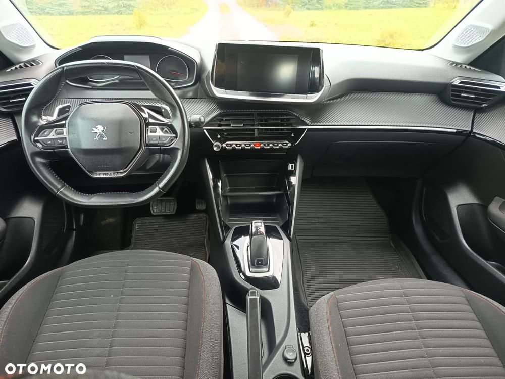 Peugeot 208 - 18